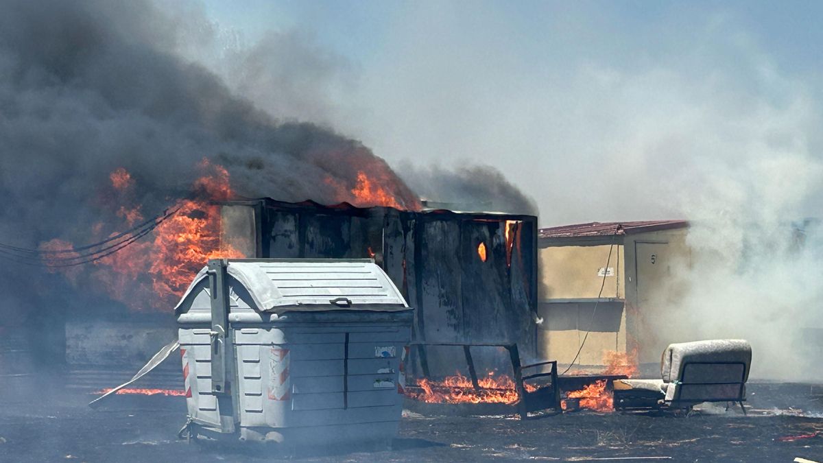 Algunas casetas de Santa Marta de Tormes se queman este martes.