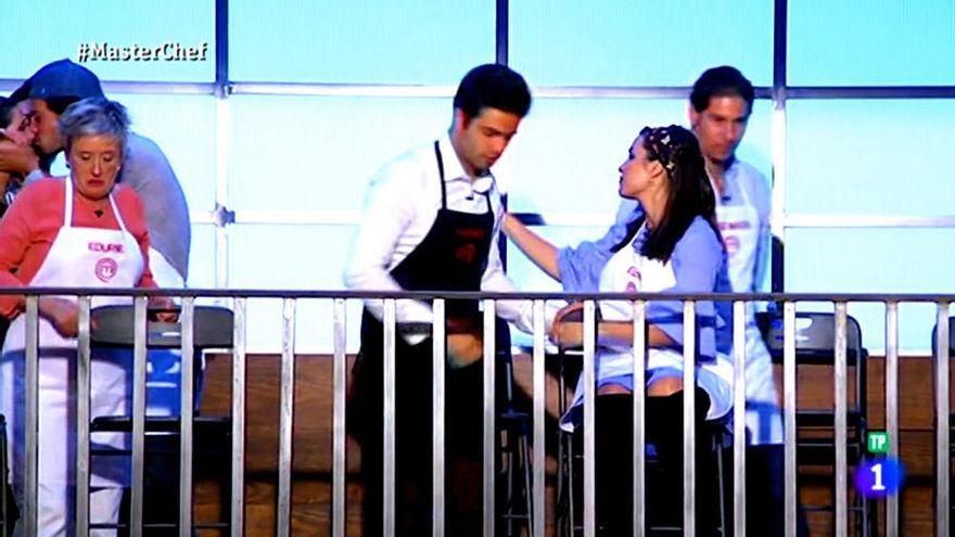 El beso por sorpresa de Jorge a Miri en 'MasterChef'
