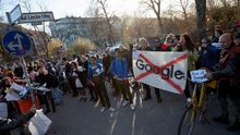 Manifestación contra la presencia del futuro campus de Google en el barrio de Kreuzberg, Berlín, el 6 de abril.