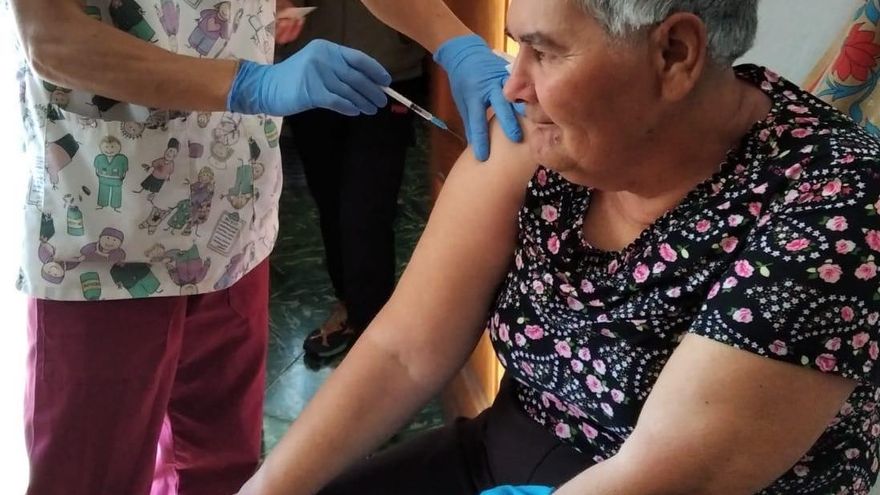 Canarias bate su propio récord al administrar más de 7.000 dosis de la vacuna contra la COVID-19 en un solo día