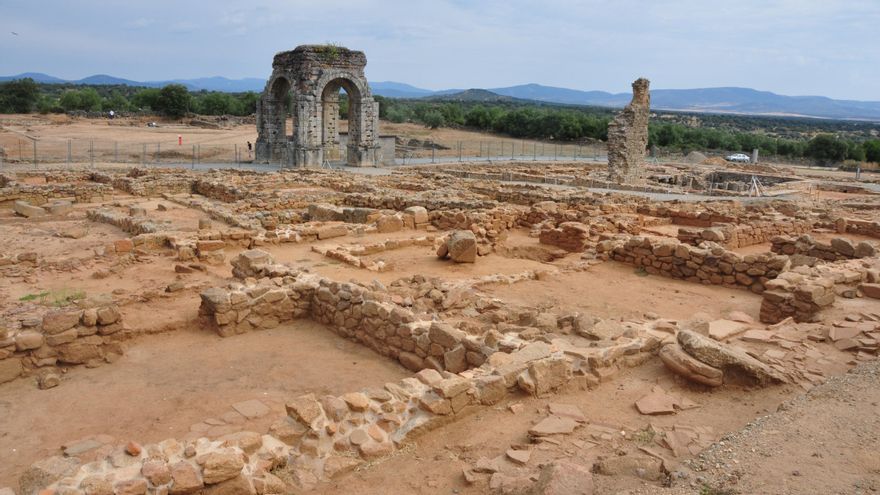 Cáparra, la ciudad romana de Cáceres junto a la Vía de la Plata que conserva su trazado original