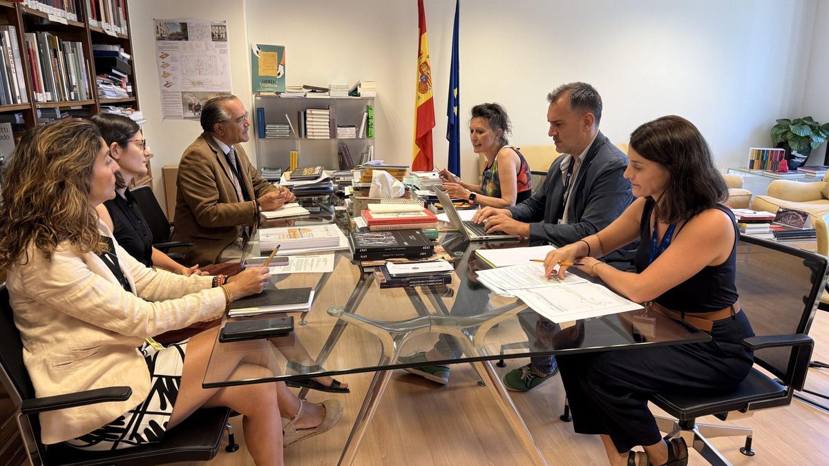 Reunión del alcalde de Talavera de la Reina con la directora general de Patrimonio Cultural