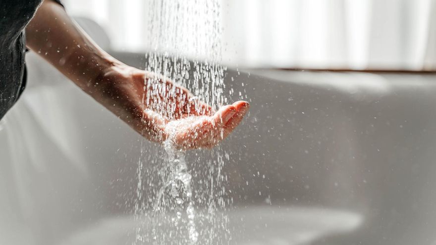 ¿Cuál es la temperatura más adecuada para ducharse y no dañar la piel ni el cabello?