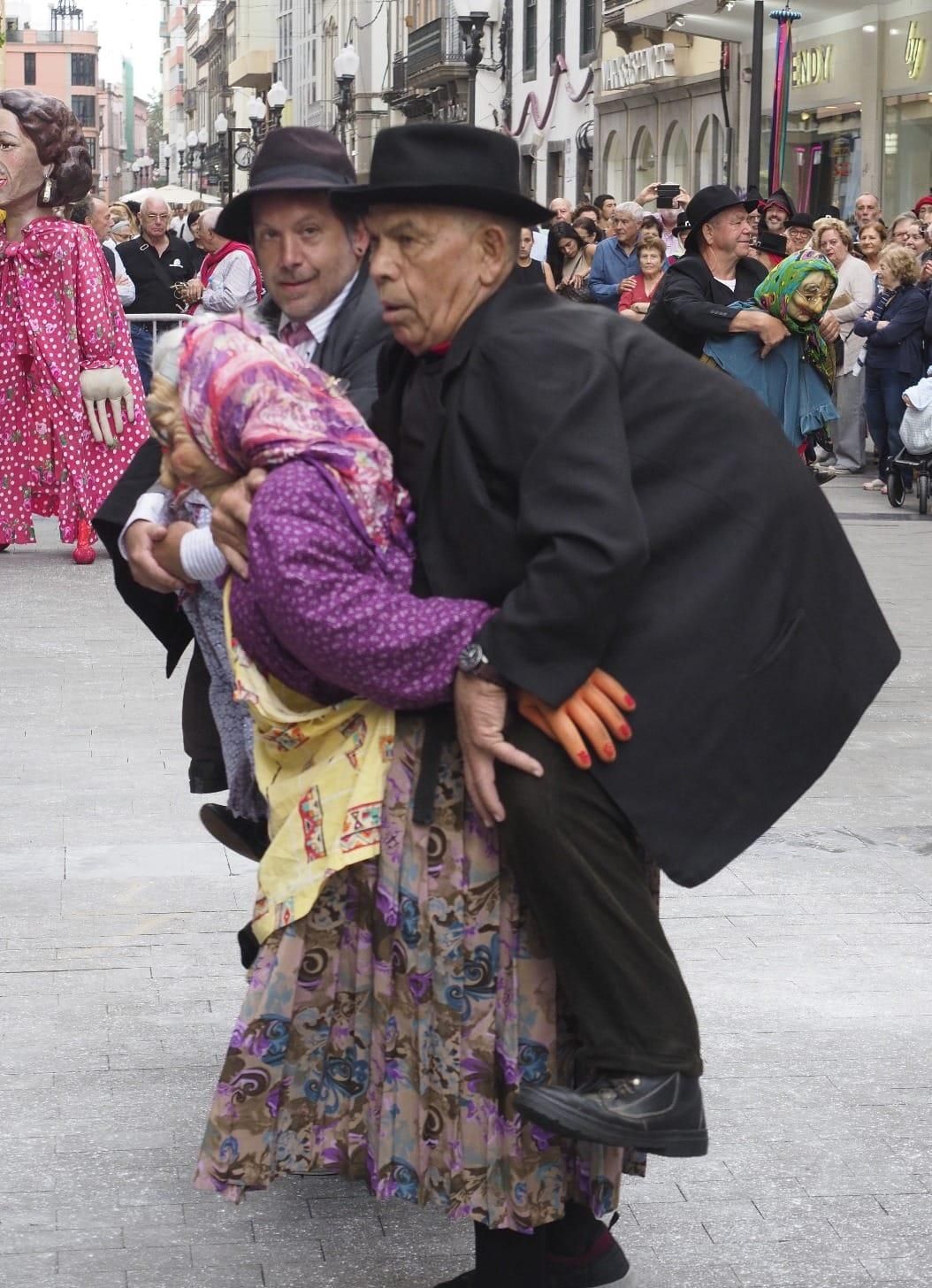La figura doble de las ‘viejas’ en Gran Canaria. Foto: JUAN AGUSTÍN PÉREZ