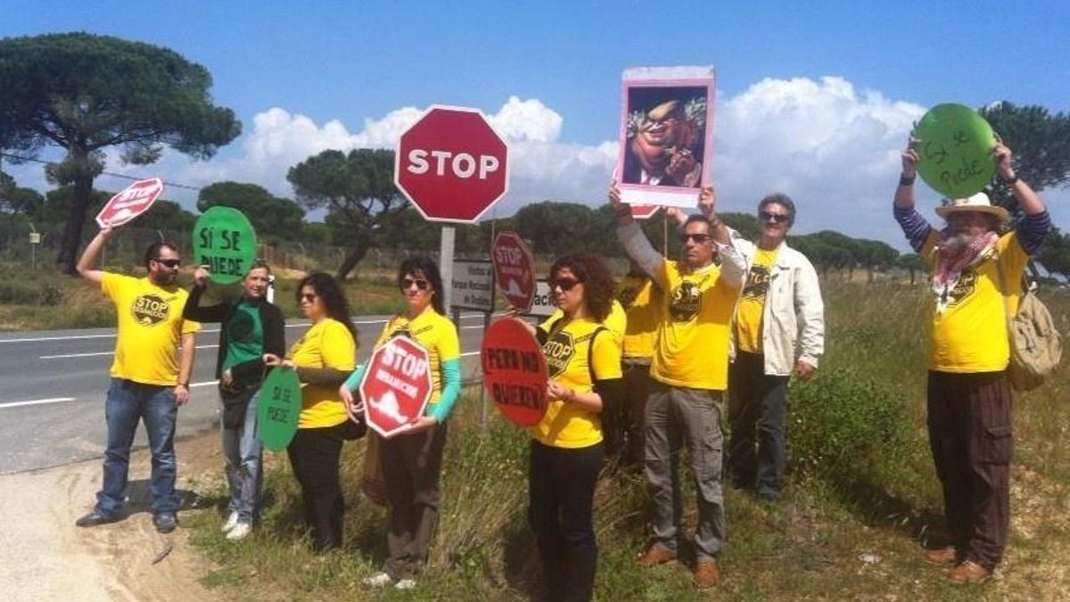 Miembros de la Plataforma de Afectados por la Hipoteca tratan de hacer un 'escrache' a Rajoy en Doñana