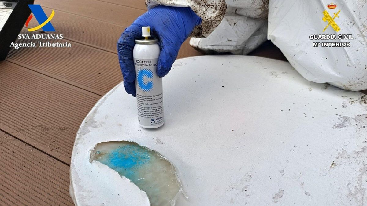 Detenido en un pueblo de Cuenca por introducir 262 kilos de cocaína oculta en bidones de fruta congelada