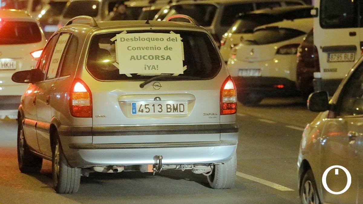 Caravana de coches de trabajadores de AUCORSA