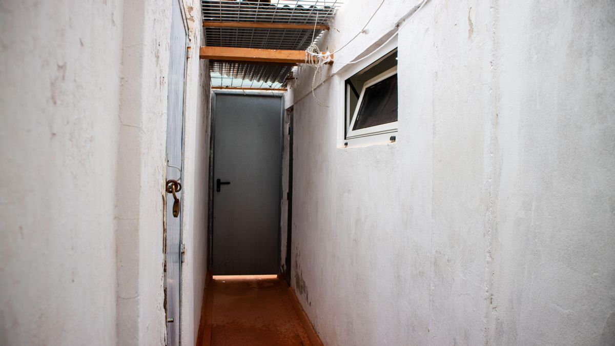 Zona de la entrada al trastero habilitado en el que habita Vivian.