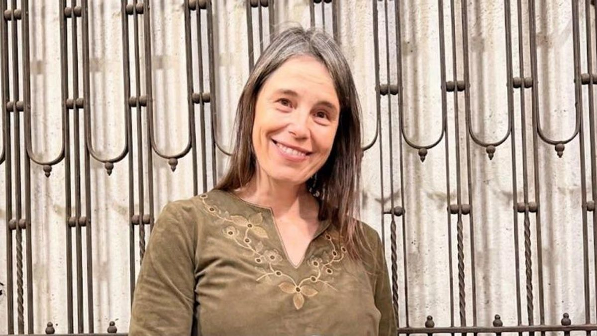 Carmen Hernández Zurbano rastrea la biografía vegetal de los alimentos en su poemario 'El baile de la naranja'