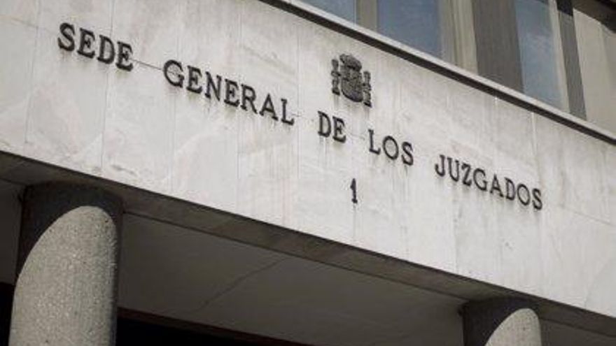 Una funcionaria judicial cumple casi ocho años de cárcel por estafar al seguro y ocultar sus deudas con documentos falsos