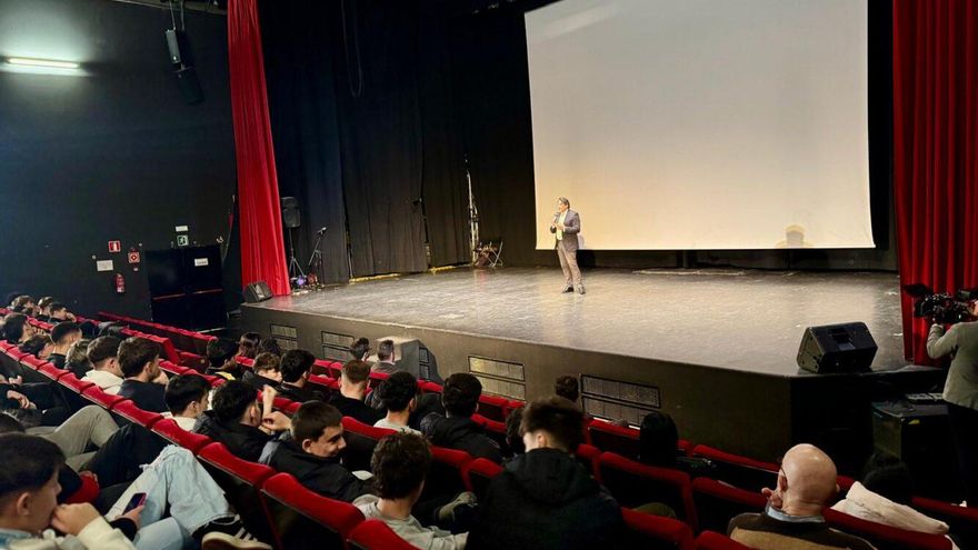 Un centro cultural del Ayuntamiento de Madrid se ve obligado a cancelar un congreso negacionista y antivacunas