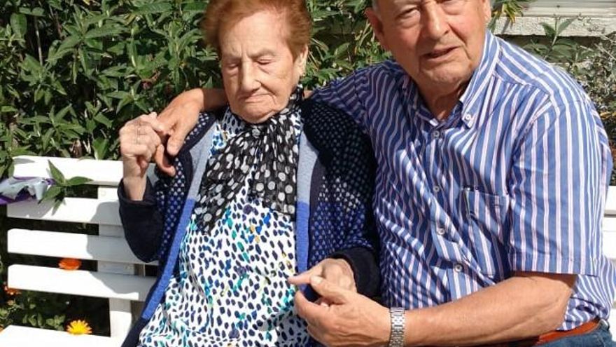 Ángeles de la Fuente Campo con su hijo Cayetano Rodriguez de la Fuente, en imagen de archivo en la residencia