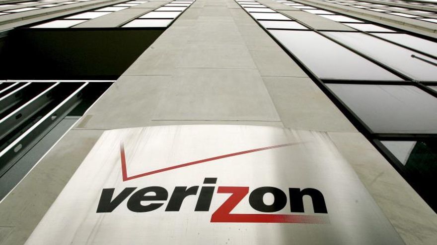 Verizon se convertirá en la primera empresa en usar Wavelength, una plataforma de AWS que busca permitir a los desarrolladores de aplicaciones para dispositivos móviles construir programas de muy baja latencia para la red 5G, llamada a erigirse en nuevo estándar de las comunicaciones digitales en los próximos años.