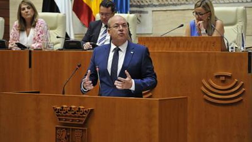 Para Monago todo va mal en Extremadura excepto la fusión Don Benito-Villanueva, y blindar el litio es “bolivariano”