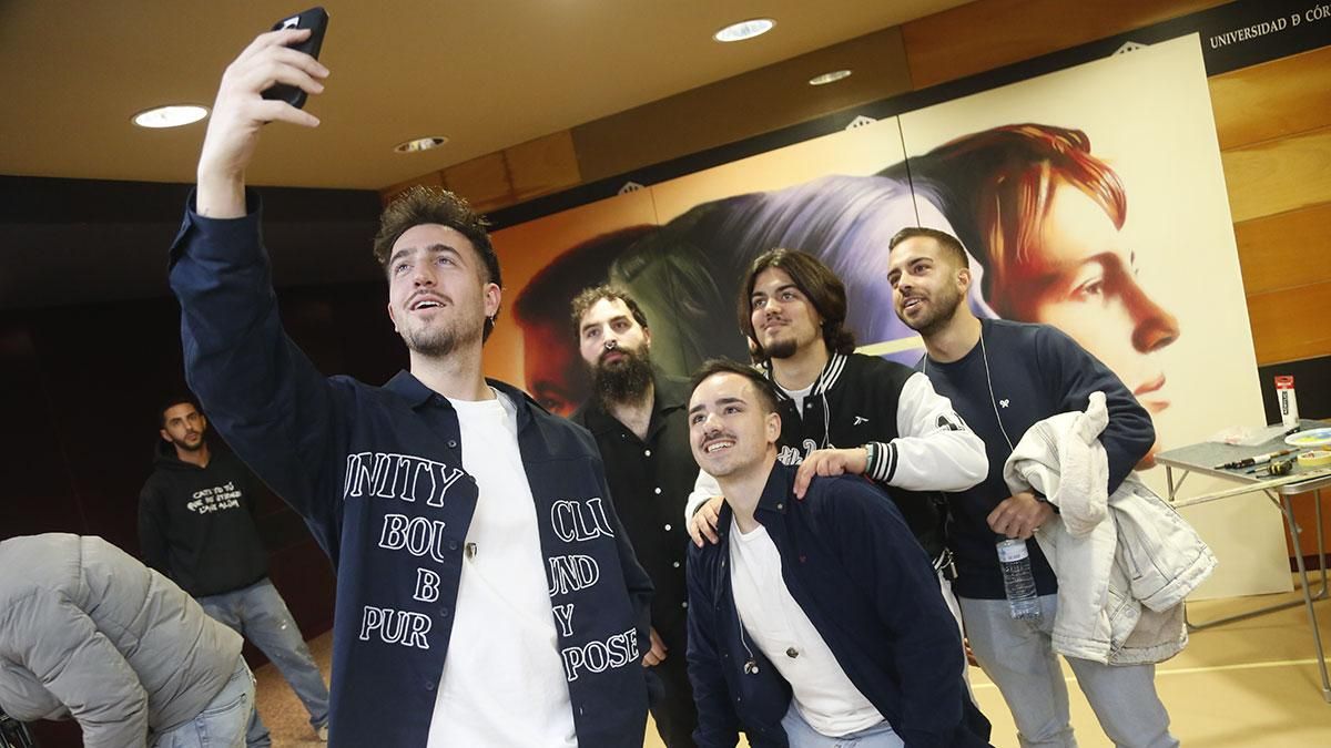 El grupo 'Carril bici' se hace una foto antes de comenzar el acto