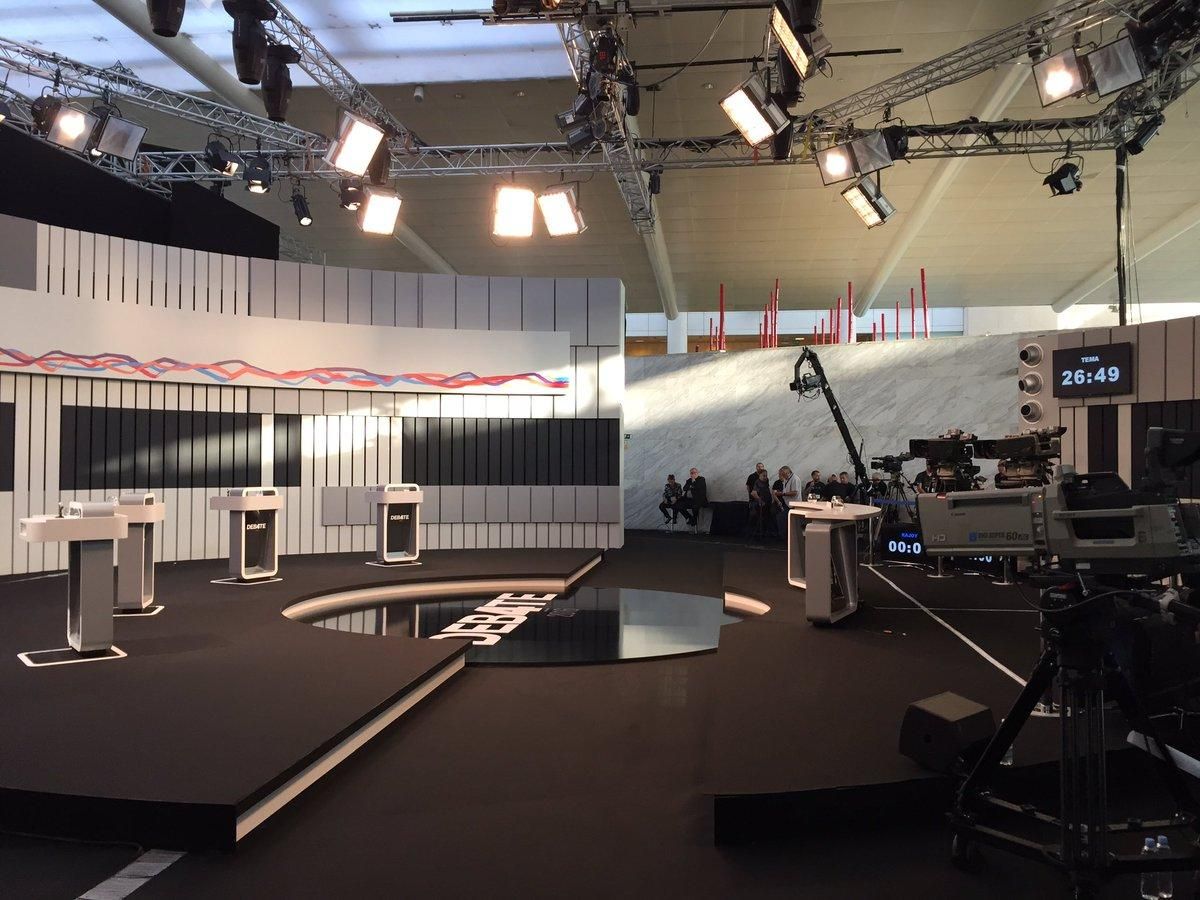 Plató del debate del 13J.