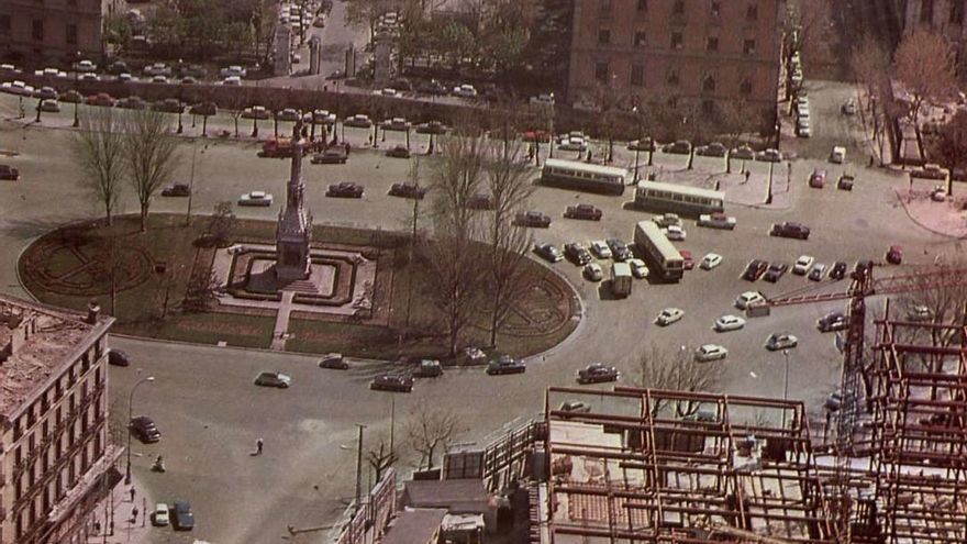 La plaza de Colón aún con la casa de la Moneda sin derribar