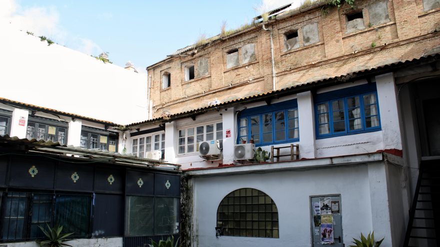 Tres corralones resisten en Sevilla mientras la constructora de Castellar echa el ojo a la Fábrica de Sombreros