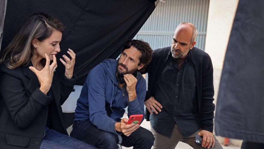 Penélope Cruz, Juan Diego Botto y Luis Tosar durante el rodaje de 'En los márgenes'