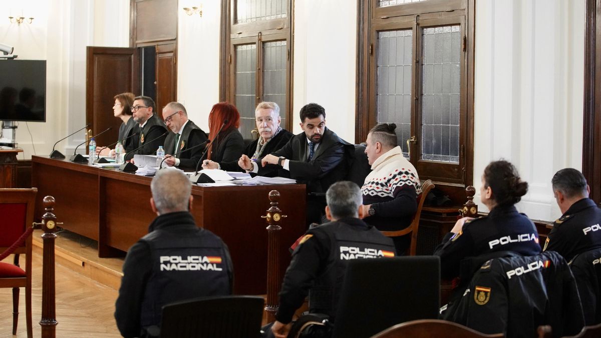 Primera sesión del juicio contra los acusados de asesinar a una joven de 20 años en Cembranos en 2021.