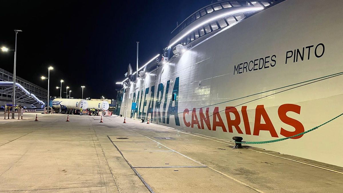 Primer suministro de gas natural licuado en un barco en Canarias