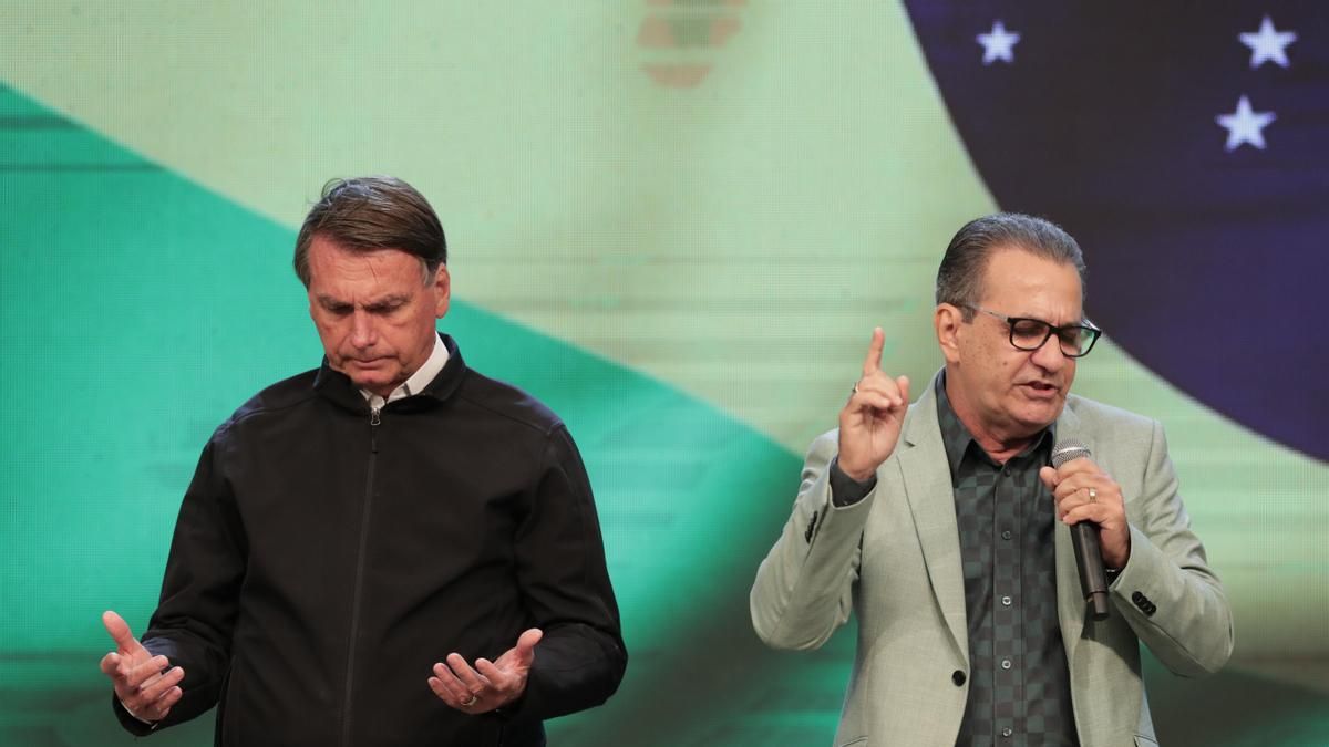 Padre, hijo y el voto del Espíritu Santo: la alianza entre ultraderecha y evangélicos para tumbar a la izquierda en Brasil