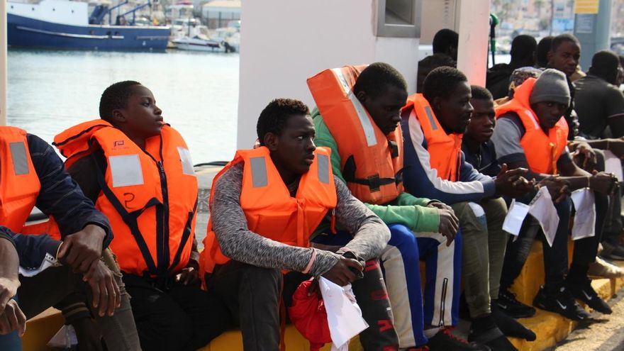 (Resumen) Rescatan a 280 personas de ocho pateras durante este fin de semana en las costas de Andalucía