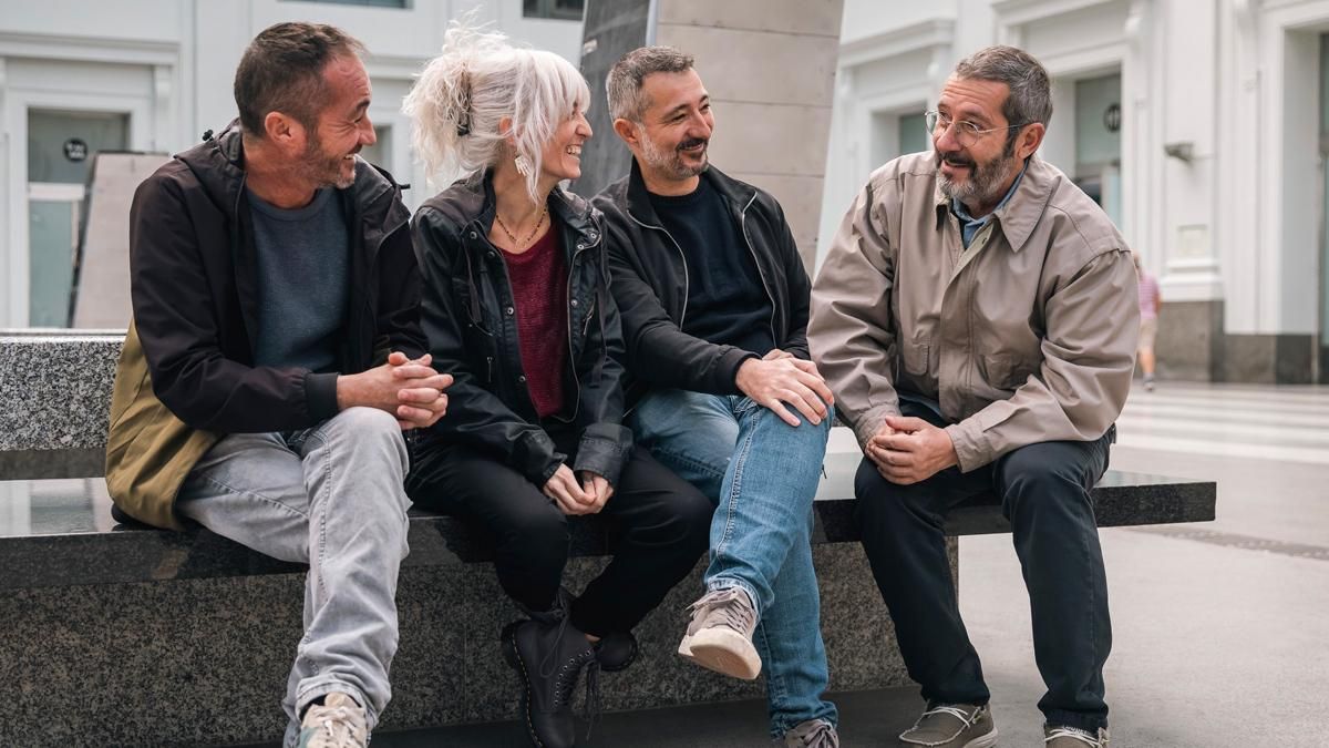 Carles Porta y los protagonistas de 'Abandonados'