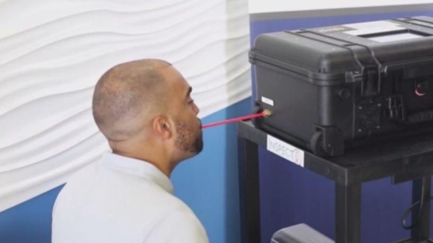 Coronavirus: autorizaron en Estados Unidos un test que utiliza el aliento humano