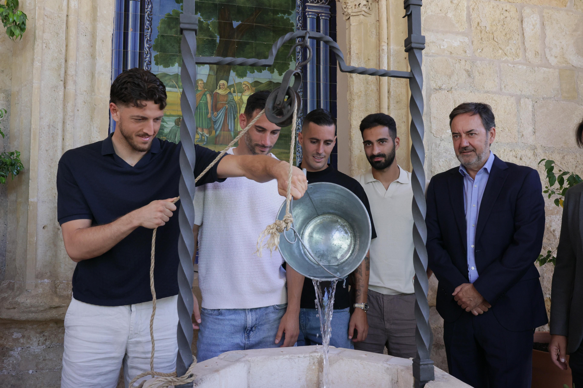 Las imágenes de la visita y la ofrenda del Córdoba CF a la Virgen de la Fuensanta