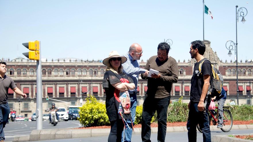 Equipo de producción y dirección de 'Benito Pérez Buñuel' en México