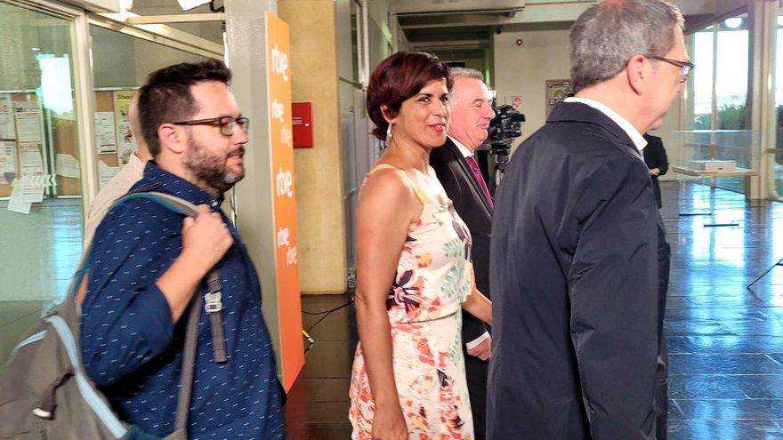 Teresa Rodríguez llega al plató de RTVE para el primer debate del 19J