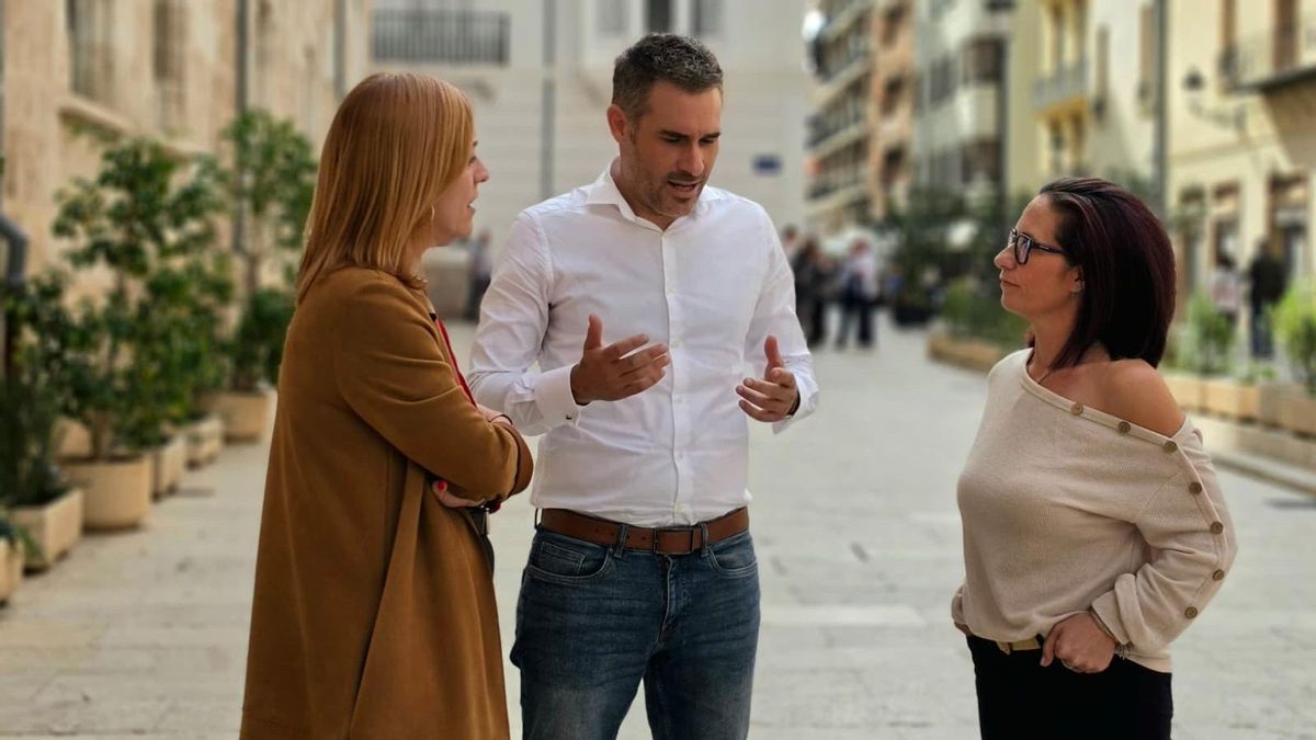 La portavoz de Compromís en la Diputación de Valencia, Dolors Gimeno; el portavoz de Educación de la coalición valencianista en las Corts, Gerard Fullana; y la presidenta de Fampa-València, Elisabet Garcia