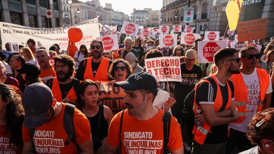 Vista de la manifestación de apoyo a Maricarmen, la anciana desahuciada en el distrito de Retiro, el 26 de septiembre en Madrid