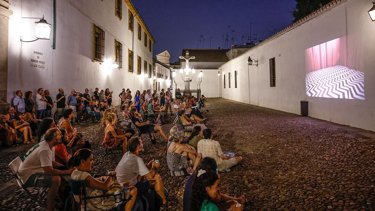 Una cuarta convocatoria ciudadana lleva la defensa de los cines de verano a la plaza de Capuchinos