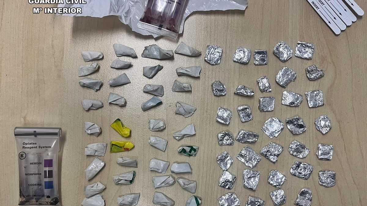 Detenido en Villanueva de la Serena tras lanzar una pelota con decenas de dosis de heroína y metanfetamina para huir de la Guardia Civil