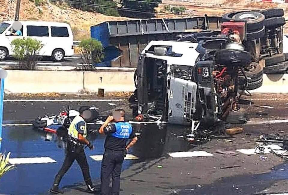 Camión accidentado en la TF-1