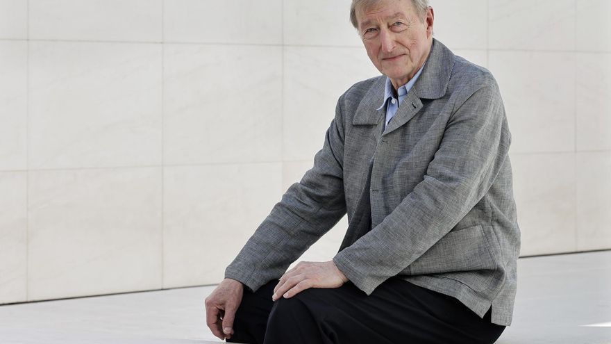 Julian Barnes: “Ser divertido es una buena manera de ser serio”