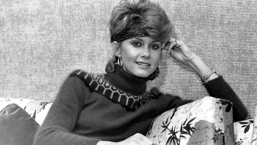 Olivia Newton-John, la chica cándida que escondía una mujer vestida de cuero negro