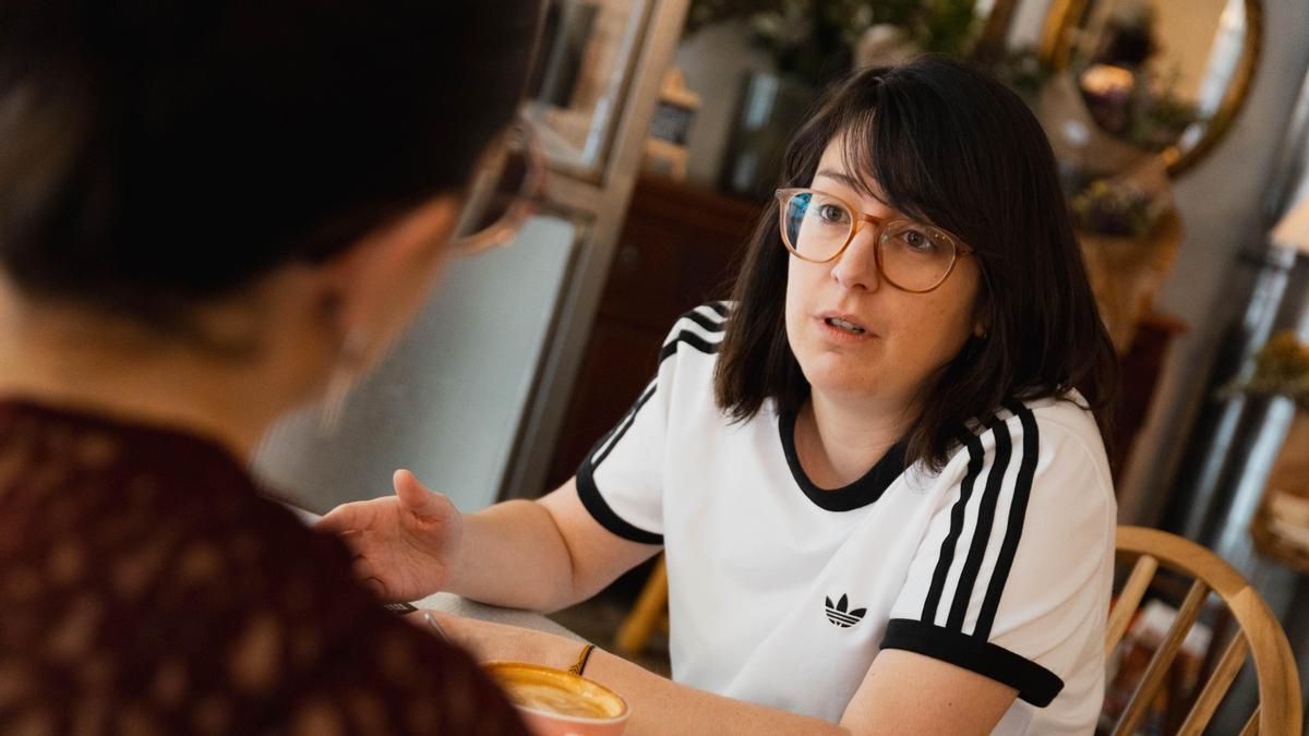 La escritora Cristina Armunia en un momento de la entrevista.