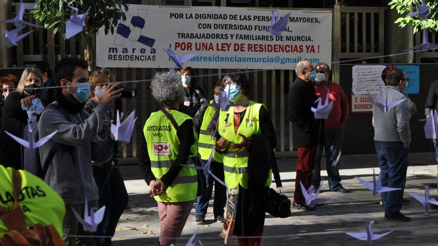 Miembros del colectivo Yayoflautas durante la manifestación