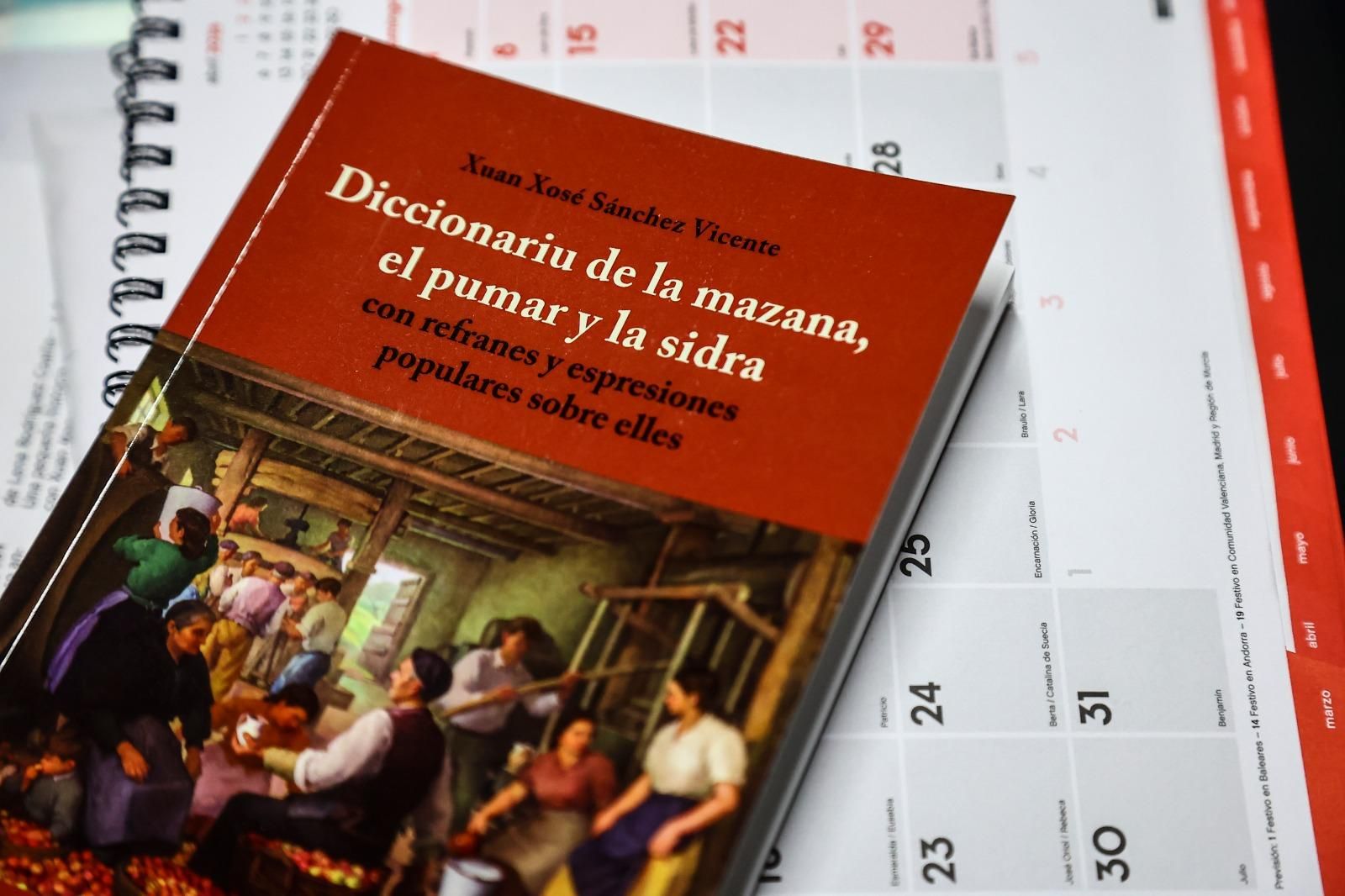 Portada del 'Diccionariu de la mazana, el pumar y la sidra' de Xuan Xosé Sánchez Vicente.