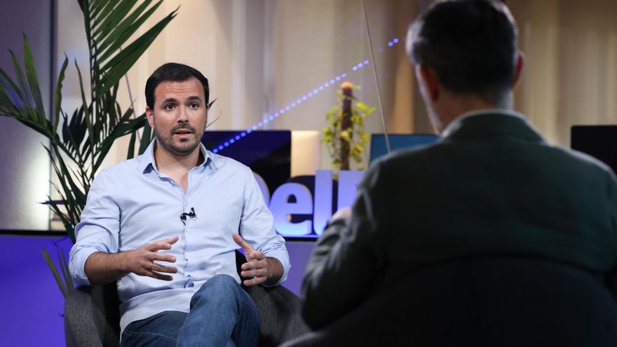 Garzón, entrevistado por Ignacio Escolar en la redacción de elDiario.es