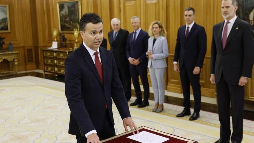 Héctor Gómez promete ante el rey su cargo como ministro de Turismo