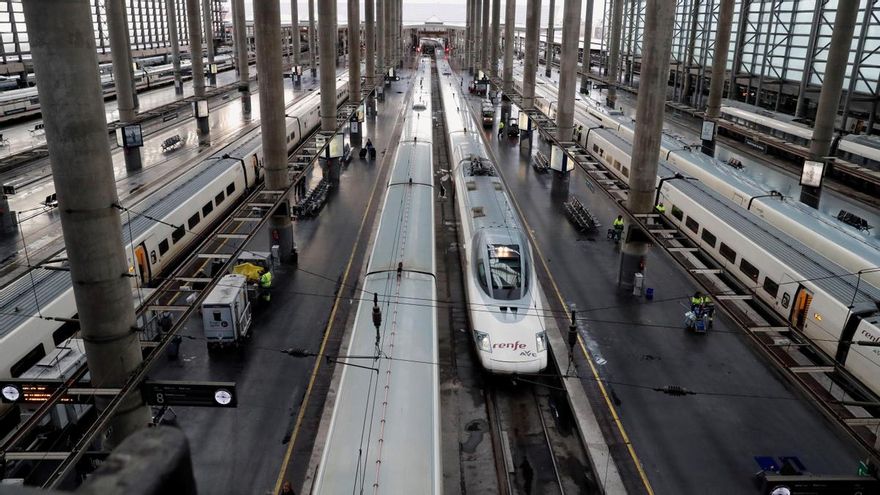 Renfe, Iryo y Ouigo aceptan que el trayecto entre Madrid y Barcelona dure 25 minutos más por las revisiones de Adif