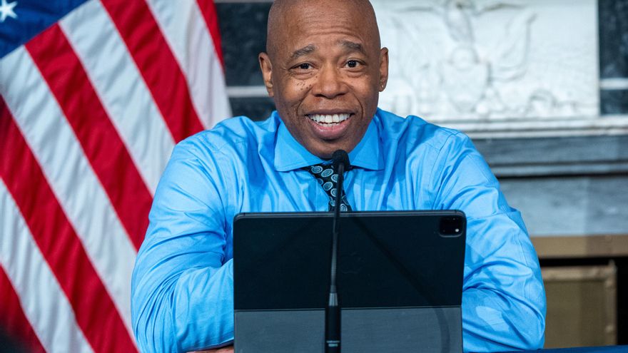 Nueva York se prepara para prohibir los celulares en las escuelas en el próximo curso