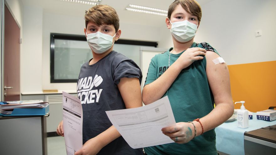 Los niños comienzan a cerrar el círculo de la vacunación: "Pensaba que iba a doler mucho, pero ha sido superguay"