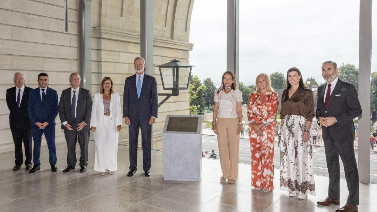 Los Botín encienden su Faro en la antigua sede del Banco Santander con el surrealismo de Leonora Carrington y la polémica Colección Gelman
