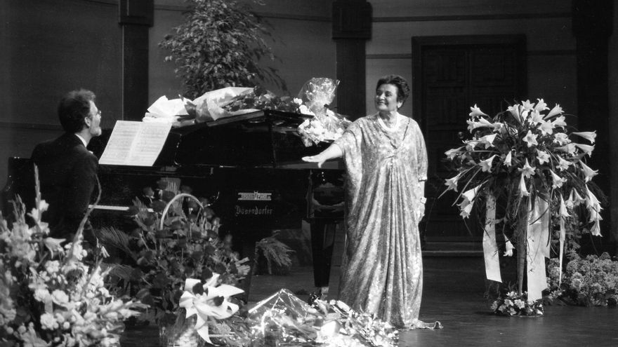 Soprano Victori de los Ángeles