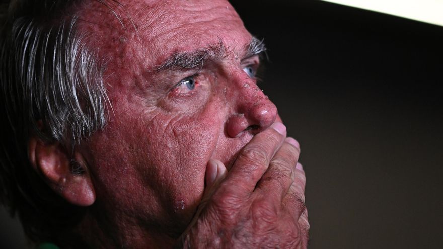 Sindicatos acusan a Bolsonaro de sensacionalismo por grabar su citación judicial en la UCI